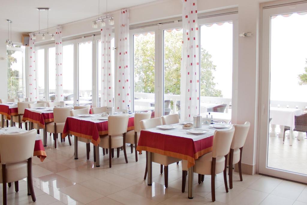 Hotel Vali Dramalj Crikvenica Exterior foto