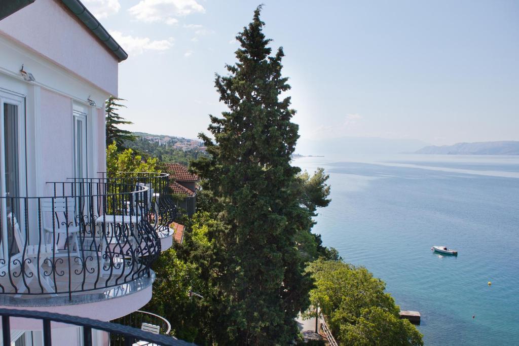 Hotel Vali Dramalj Crikvenica Exterior foto